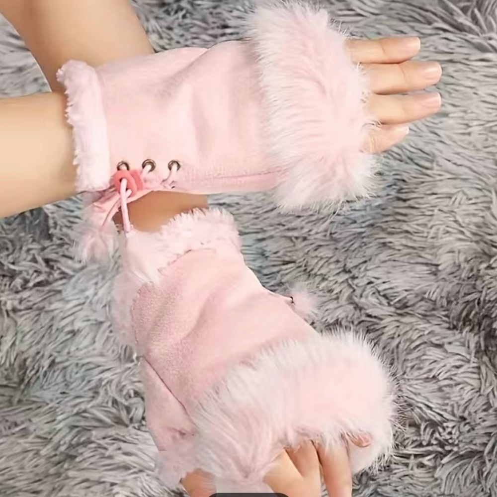 Beautiful pink 3/4 fur gloves!